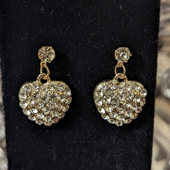 Jewelry - Rhinestone bling heart dangle earrings